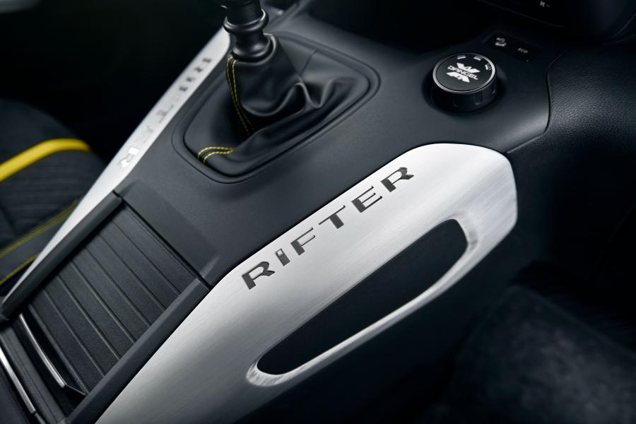 Детали интерьера Peugeot Rifter 4x4 Concept 2018 года  (фото 15 из 26)
